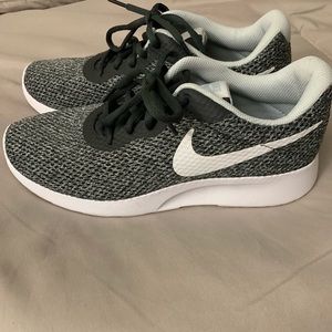 NIKE TANJUN SE Anthracite/White-Black